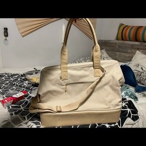 BEIS CONVERTIBLE WEEKENDER BAG